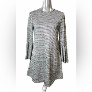 Speechless Size X Small Striped Bell Sleeve Stretch Tunic Top Gray White